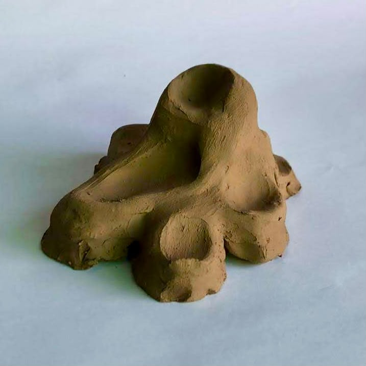 Clay model of a single seat pocket with texture wells