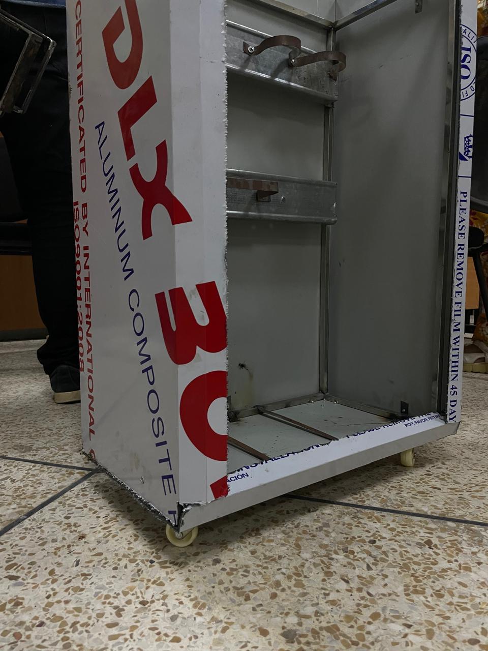 Casing on castors with shelves fitted