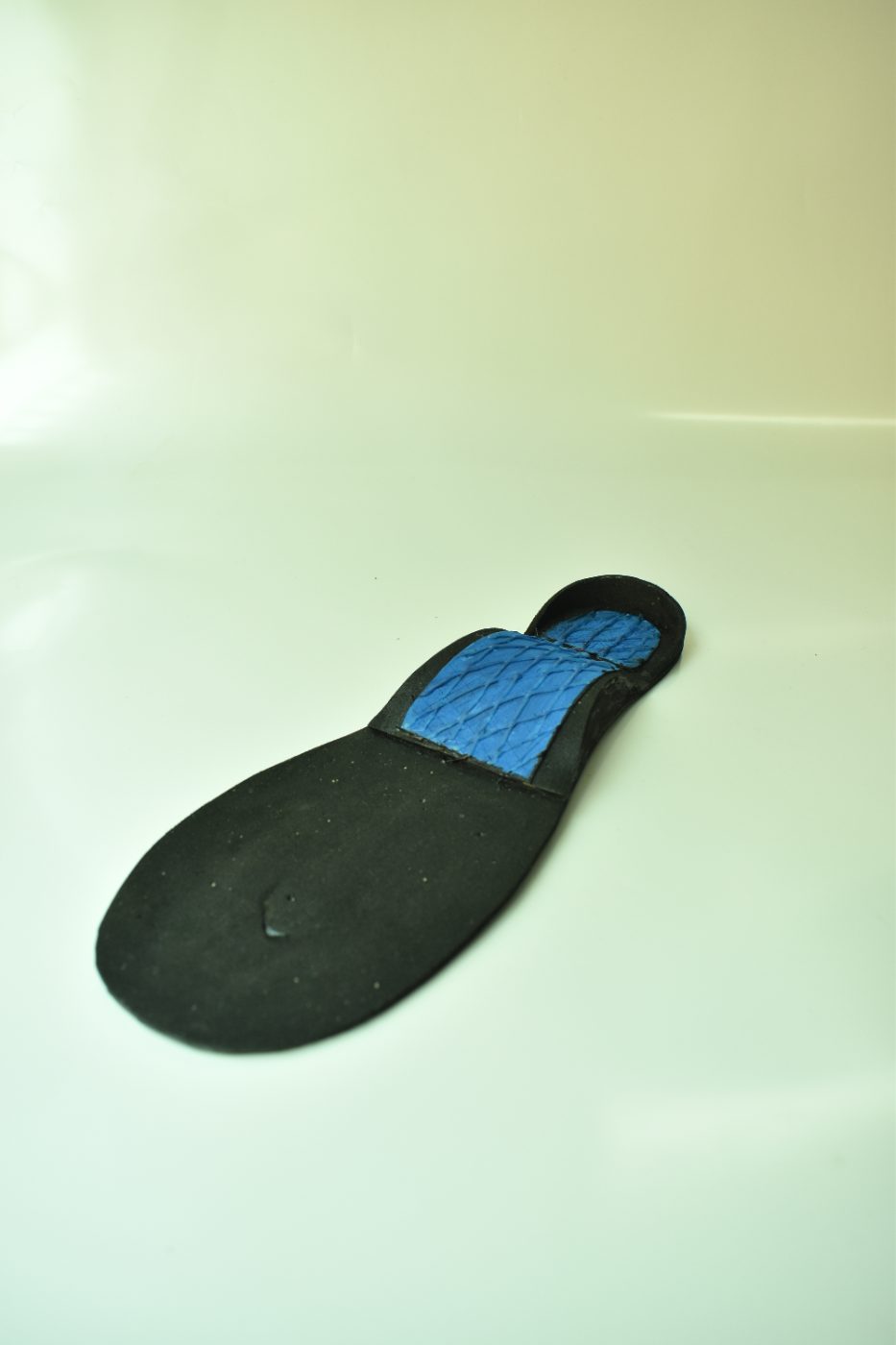 EVA insole with blue silicone at the heel